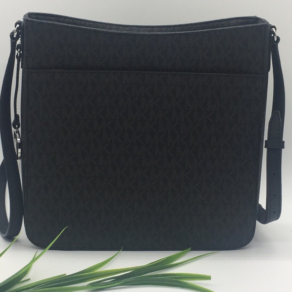 Michael Kors LG MESSENGER Crossbody Black - Picture 3 of 8